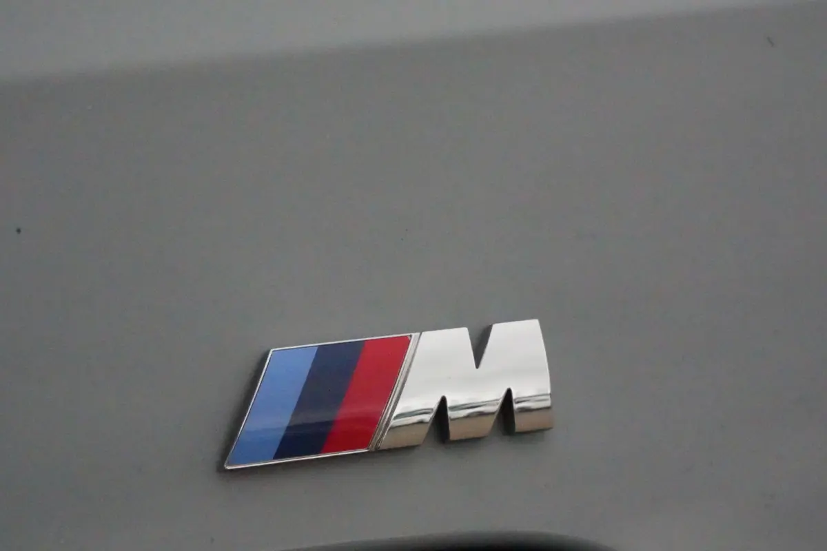 320e | 204 PK | M Sportpakket | Panoramadak | Head-up display | Achteruitrijcamera | BMW 3 Serie Touring 320e M Sport met 204 PK en een 2.0-liter viercilinder benzinemotor met plug-in hybrid