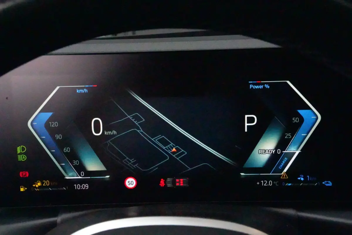 320e | 204 PK | M Sportpakket | Panoramadak | Head-up display | Achteruitrijcamera | BMW 3 Serie Touring 320e M Sport met 204 PK en een 2.0-liter viercilinder benzinemotor met plug-in hybrid