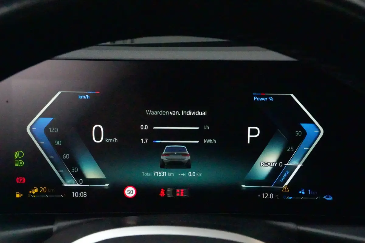 320e | 204 PK | M Sportpakket | Panoramadak | Head-up display | Achteruitrijcamera | BMW 3 Serie Touring 320e M Sport met 204 PK en een 2.0-liter viercilinder benzinemotor met plug-in hybrid