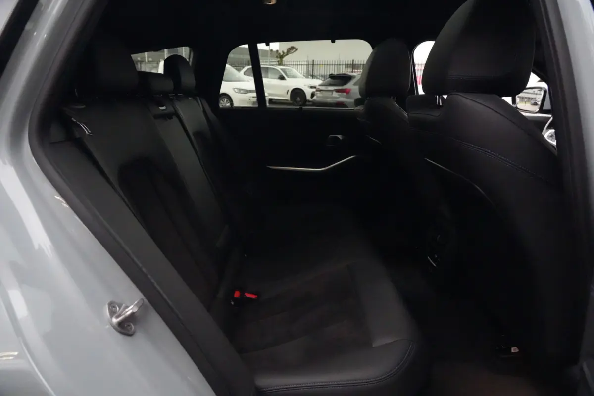 320e | 204 PK | M Sportpakket | Panoramadak | Head-up display | Achteruitrijcamera | BMW 3 Serie Touring 320e M Sport met 204 PK en een 2.0-liter viercilinder benzinemotor met plug-in hybrid