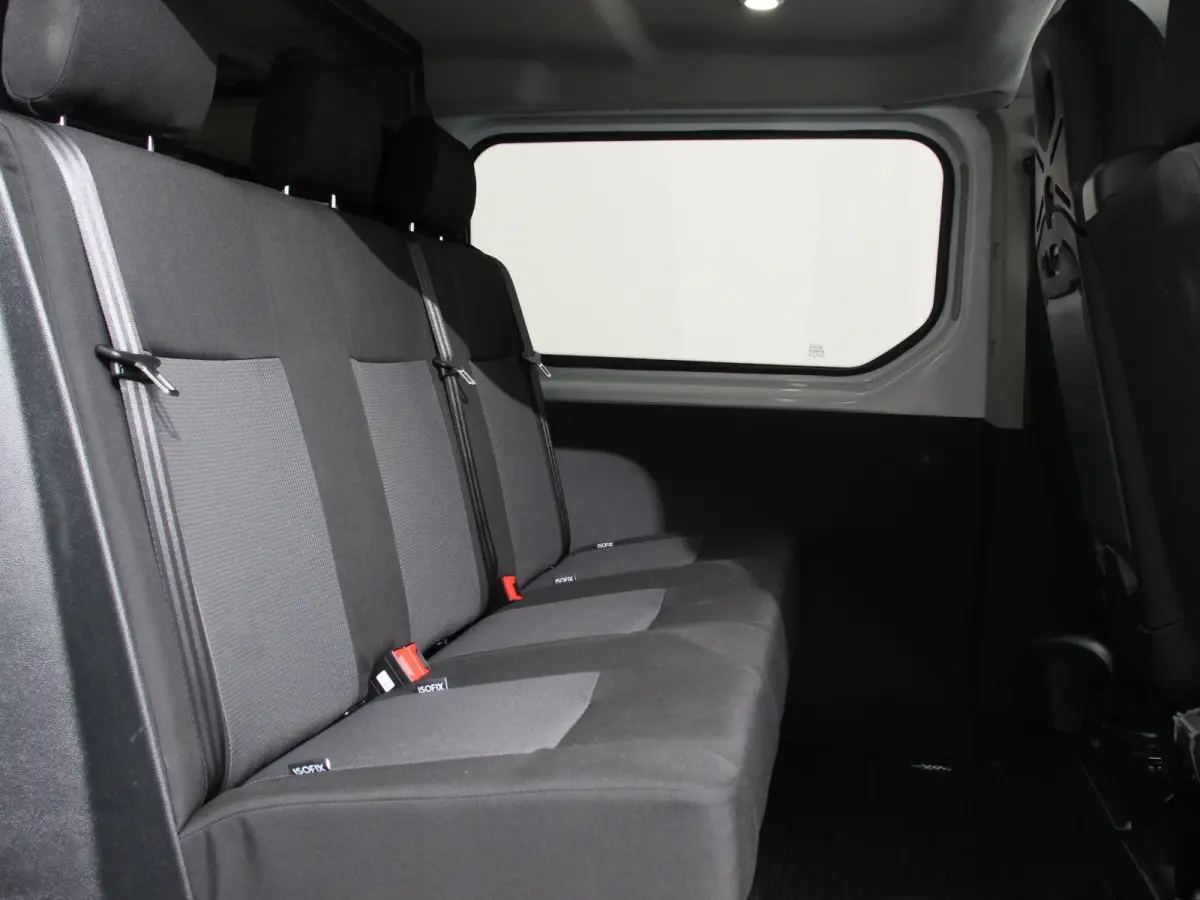 2.0 Blue dCi 150 EDC T30 L2H1 Advance Dubbele cabine Navigatie Airco Lichtmetalen velgen Betimmering Trekhaak Camera Parkeer sensoren Dab
