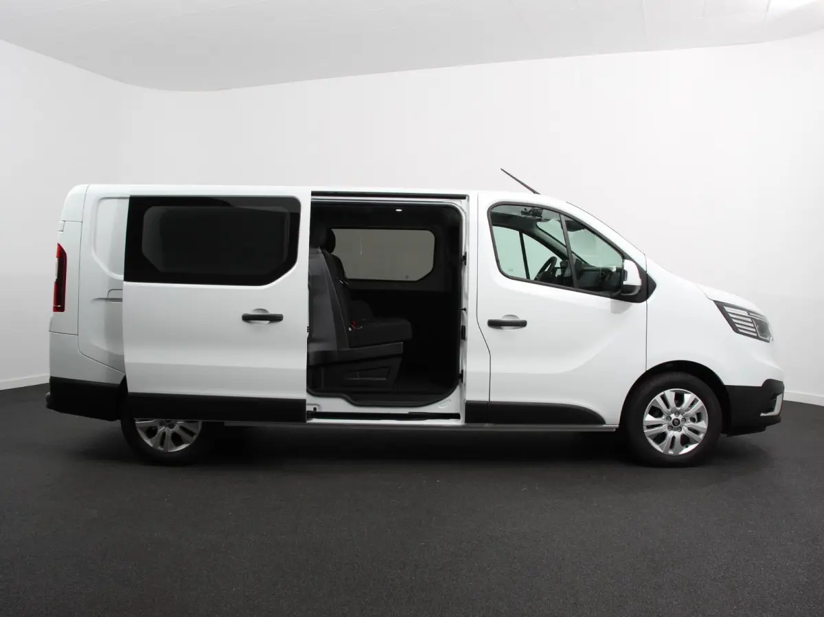 2.0 Blue dCi 150 EDC T30 L2H1 Advance Dubbele cabine Navigatie Airco Lichtmetalen velgen Betimmering Trekhaak Camera Parkeer sensoren Dab