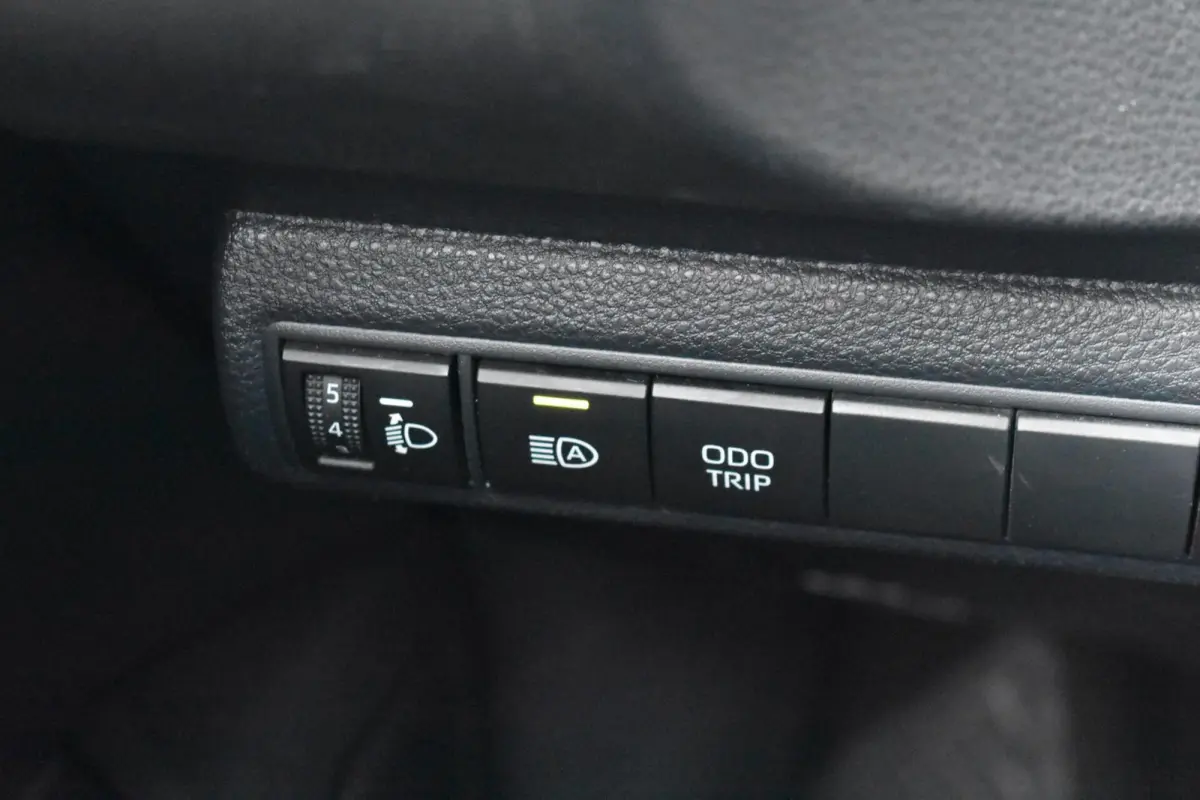 Hybrid 140 Active | Camera | Carplay | Climate Control |