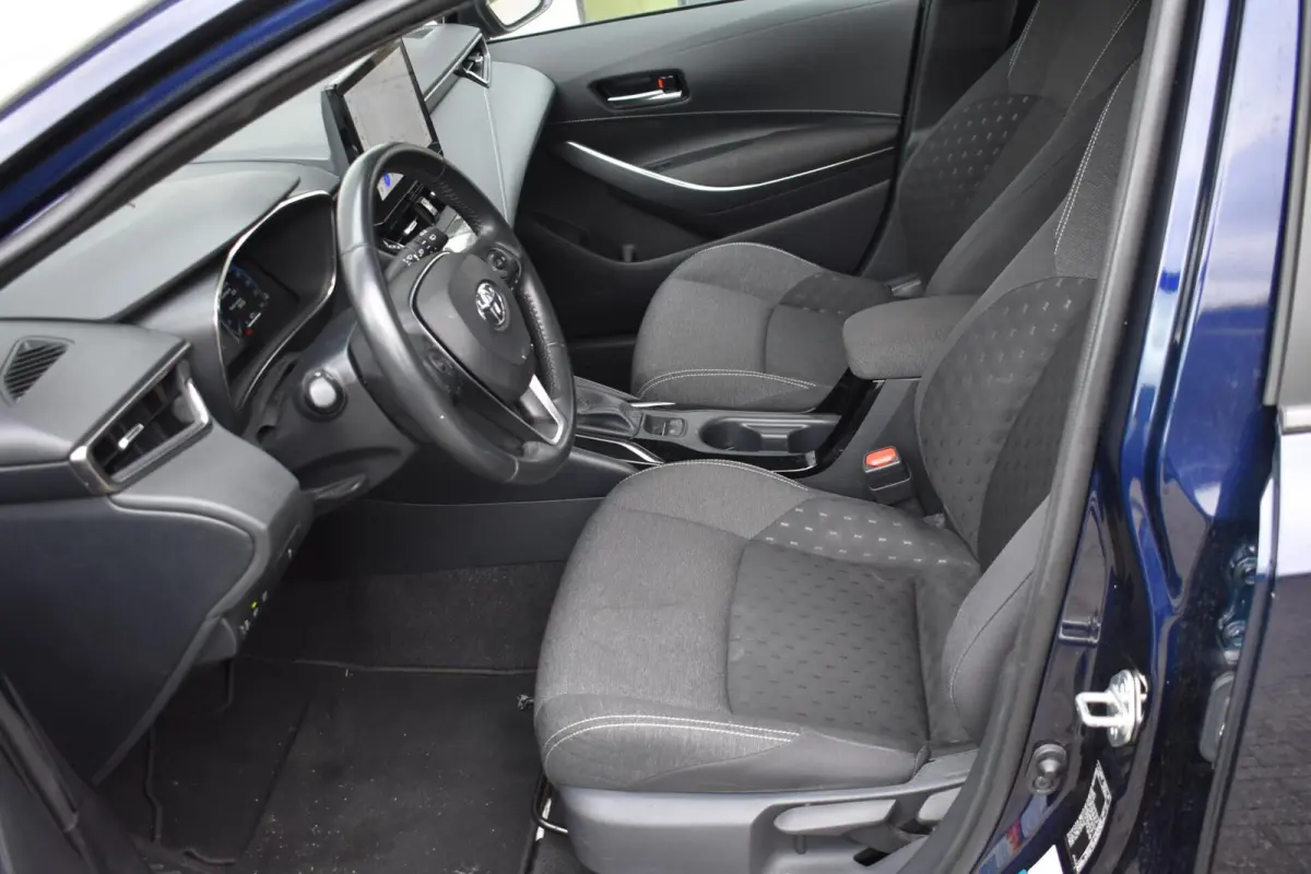 Hybrid 140 Active | Camera | Carplay | Climate Control |