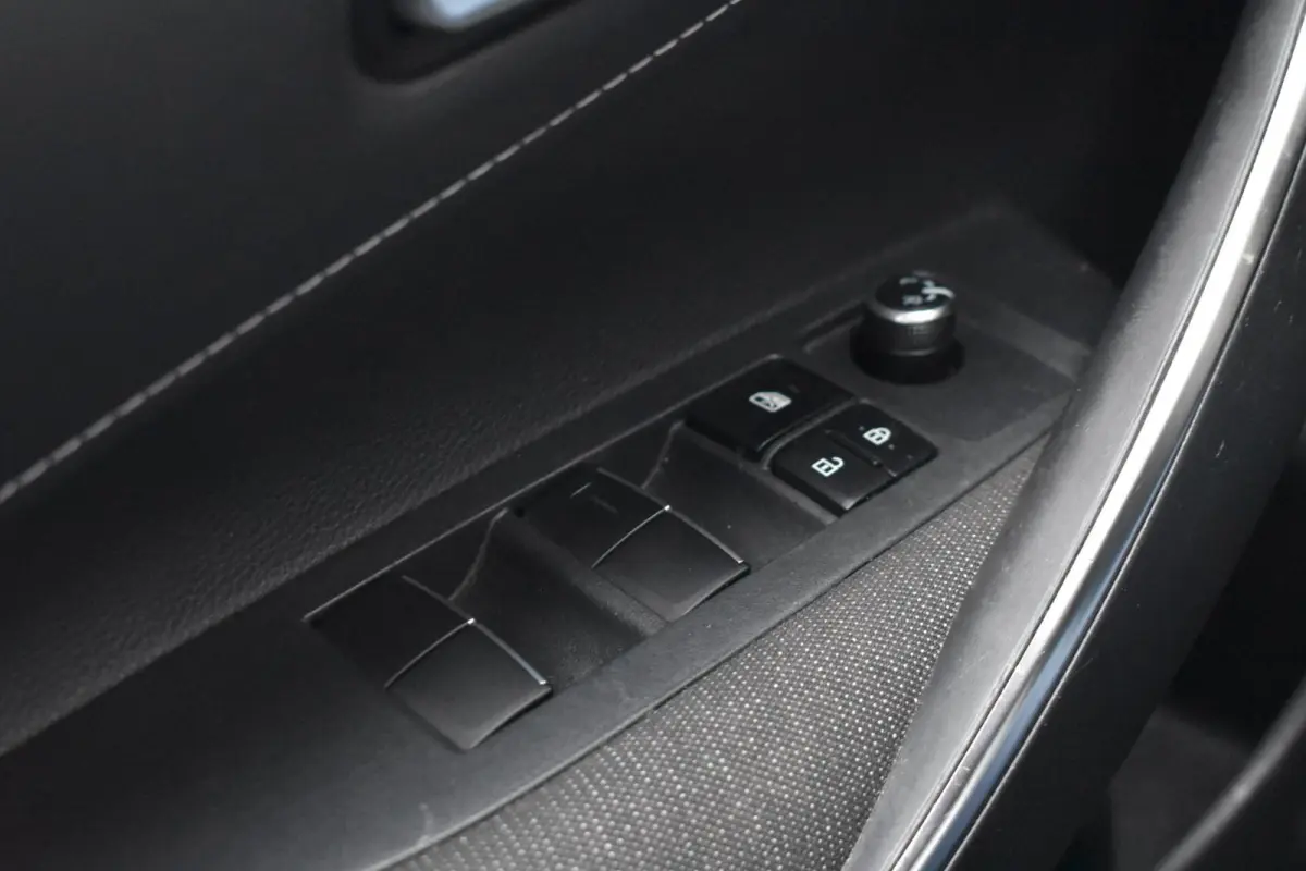 Hybrid 140 Active | Camera | Carplay | Climate Control |