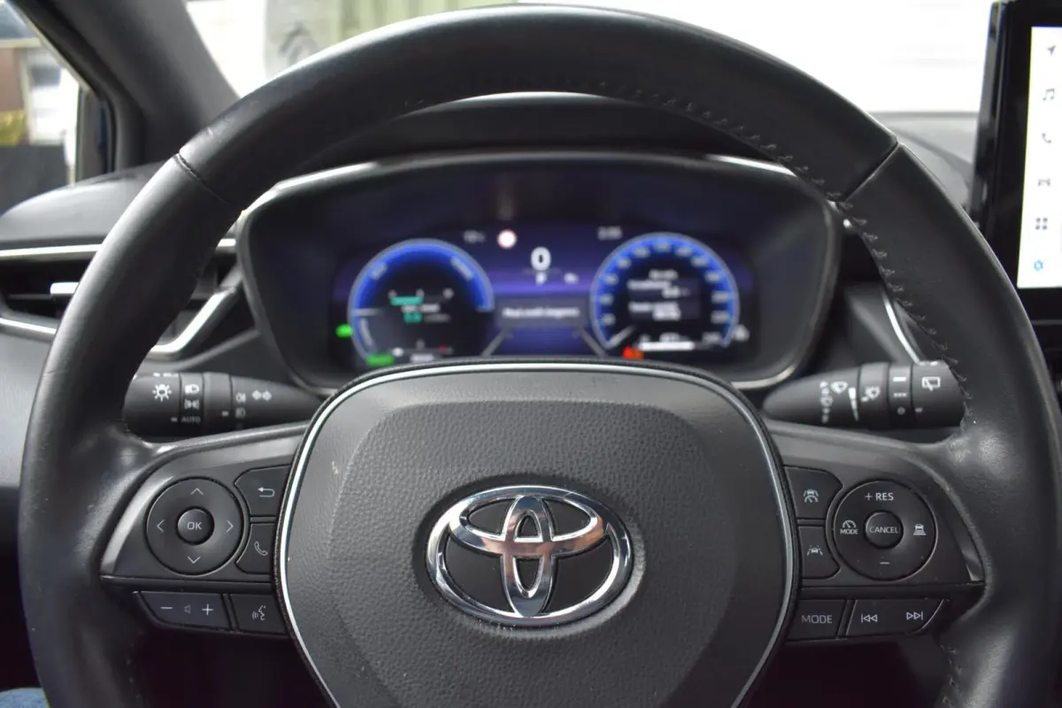 Hybrid 140 Active | Camera | Carplay | Climate Control |