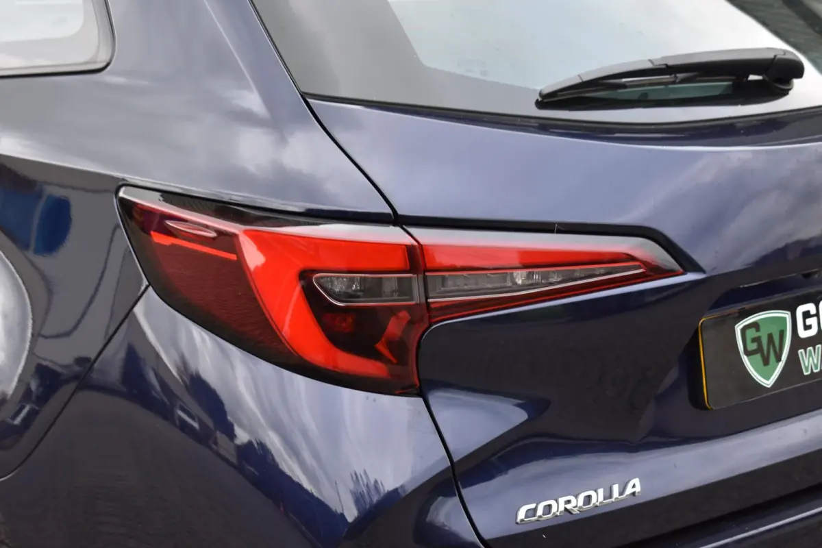Hybrid 140 Active | Camera | Carplay | Climate Control |