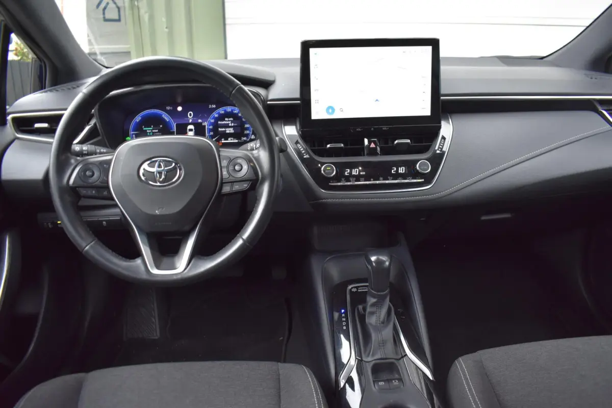 Hybrid 140 Active | Camera | Carplay | Climate Control |