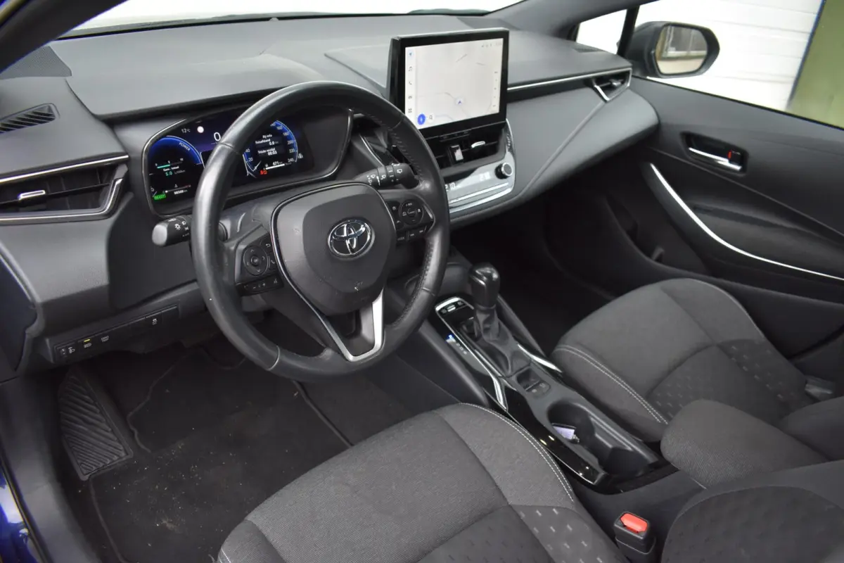 Hybrid 140 Active | Camera | Carplay | Climate Control |