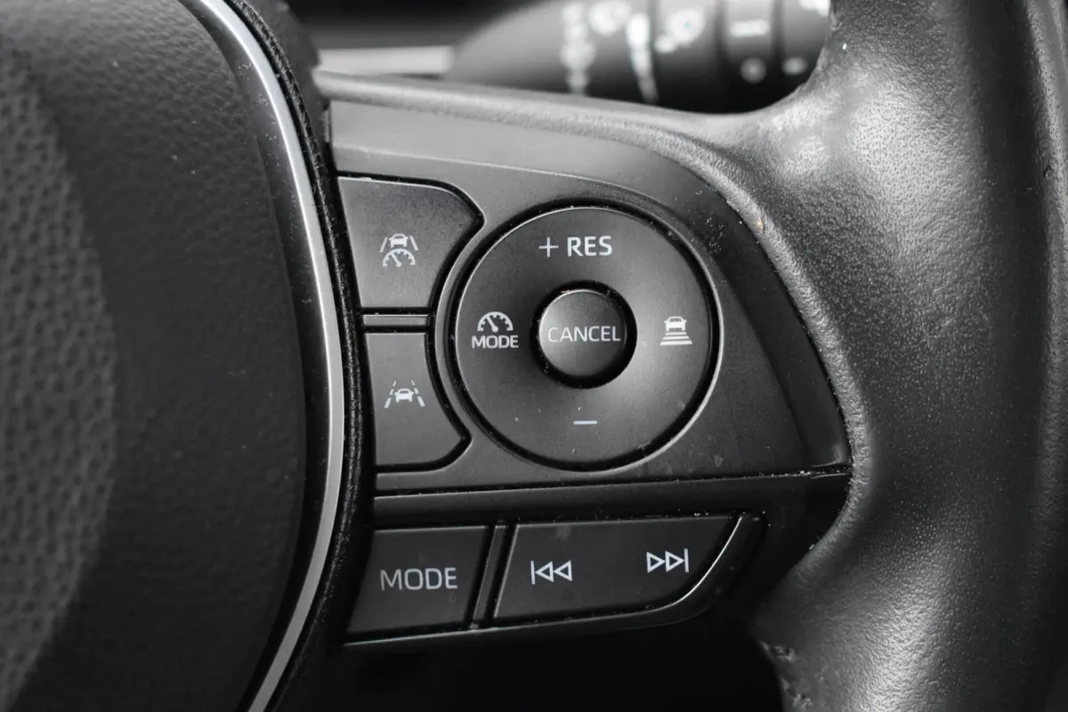 Hybrid 140 Active | Camera | Carplay | Climate Control |
