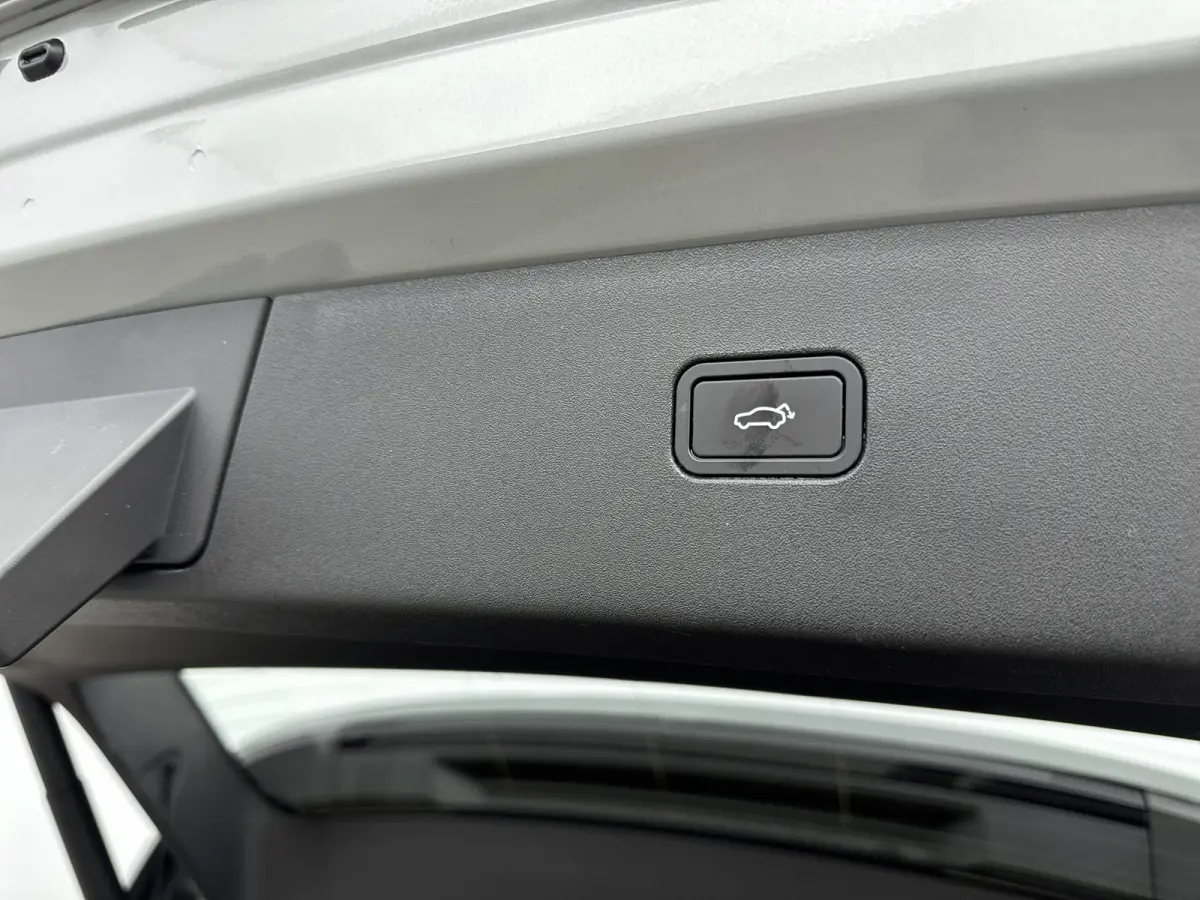 Single Motor Extended Range Plus 69 kWh | NL Auto | Dealer Onderhouden | Stoel + Stuurverwarming| Elektrisch stoelbediening met geheugen | Apple Carplay-Android Auto | Harman en Kardon | PDC
