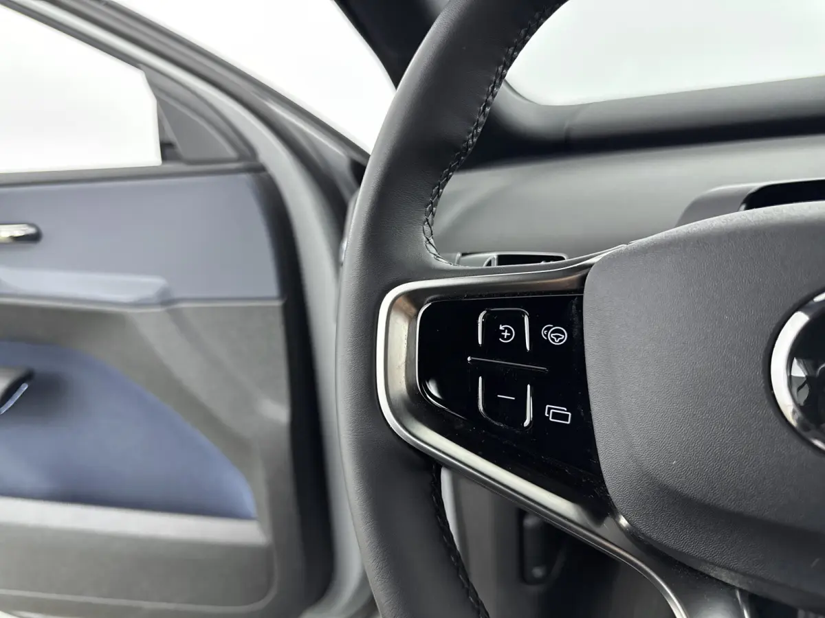 Single Motor Extended Range Plus 69 kWh | NL Auto | Dealer Onderhouden | Stoel + Stuurverwarming| Elektrisch stoelbediening met geheugen | Apple Carplay-Android Auto | Harman en Kardon | PDC