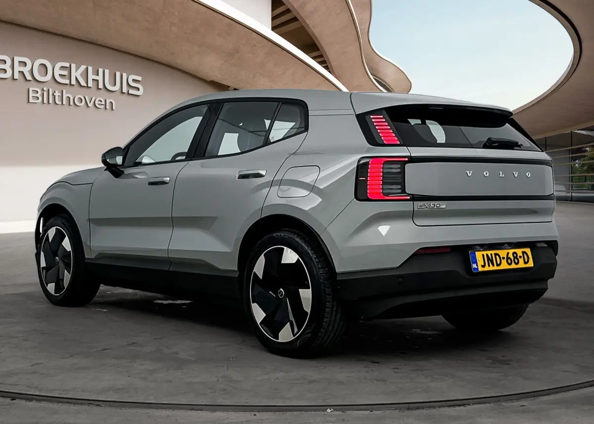 Single Motor Extended Range Plus 69 kWh | NL Auto | Dealer Onderhouden | Stoel + Stuurverwarming| Elektrisch stoelbediening met geheugen | Apple Carplay-Android Auto | Harman en Kardon | PDC