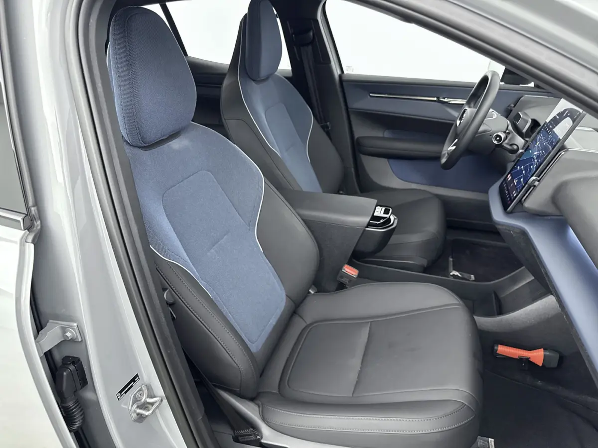 Single Motor Extended Range Plus 69 kWh | NL Auto | Dealer Onderhouden | Stoel + Stuurverwarming| Elektrisch stoelbediening met geheugen | Apple Carplay-Android Auto | Harman en Kardon | PDC