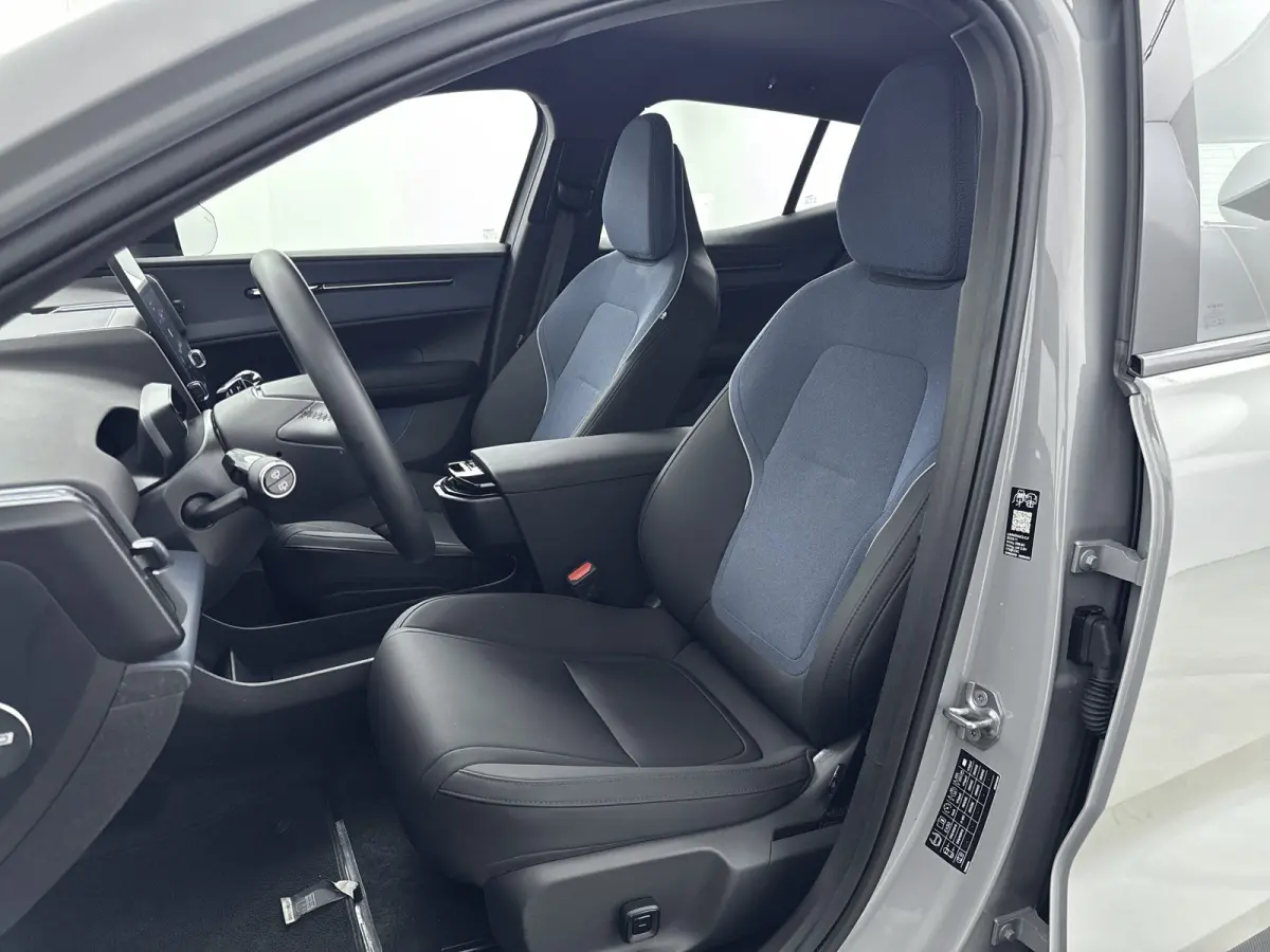 Single Motor Extended Range Plus 69 kWh | NL Auto | Dealer Onderhouden | Stoel + Stuurverwarming| Elektrisch stoelbediening met geheugen | Apple Carplay-Android Auto | Harman en Kardon | PDC