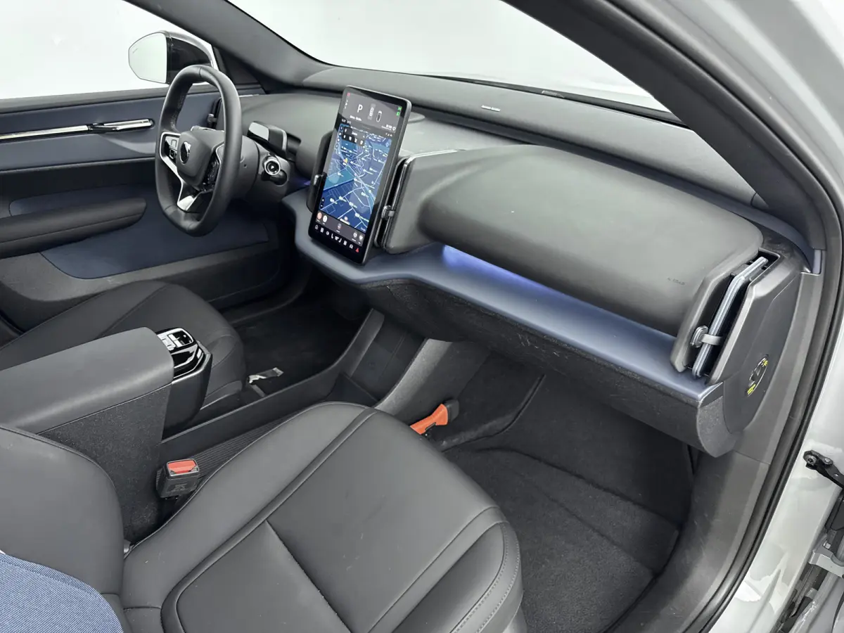 Single Motor Extended Range Plus 69 kWh | NL Auto | Dealer Onderhouden | Stoel + Stuurverwarming| Elektrisch stoelbediening met geheugen | Apple Carplay-Android Auto | Harman en Kardon | PDC
