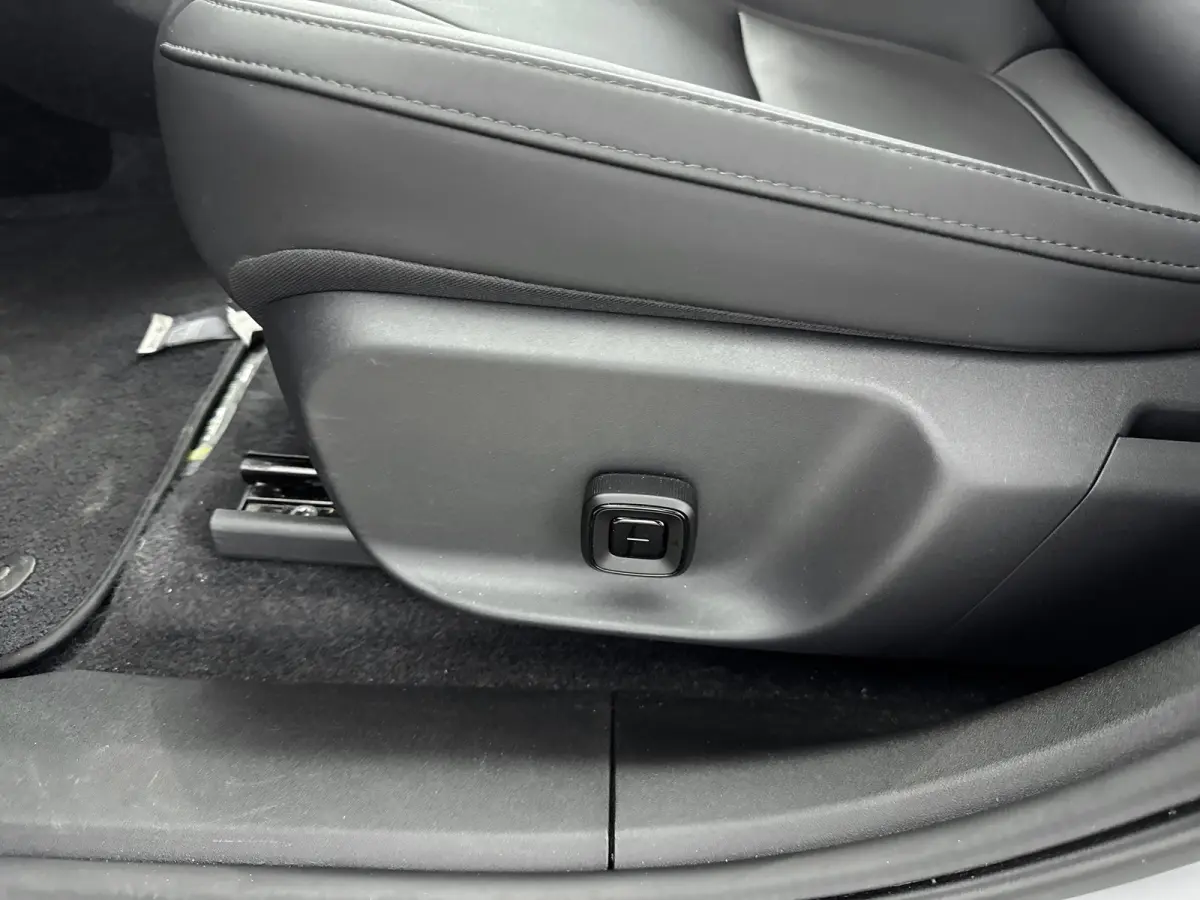 Single Motor Extended Range Plus 69 kWh | NL Auto | Dealer Onderhouden | Stoel + Stuurverwarming| Elektrisch stoelbediening met geheugen | Apple Carplay-Android Auto | Harman en Kardon | PDC