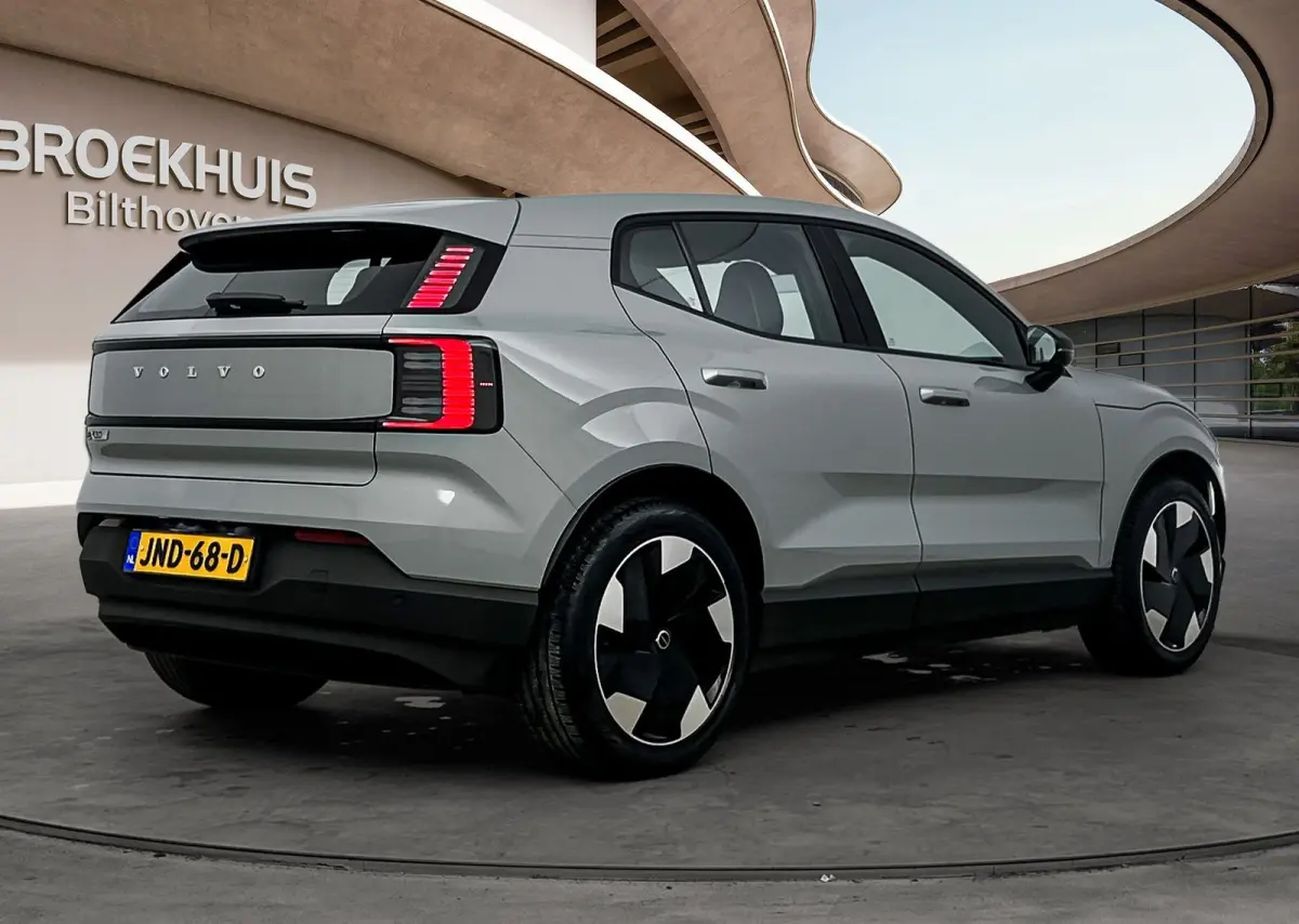Single Motor Extended Range Plus 69 kWh | NL Auto | Dealer Onderhouden | Stoel + Stuurverwarming| Elektrisch stoelbediening met geheugen | Apple Carplay-Android Auto | Harman en Kardon | PDC
