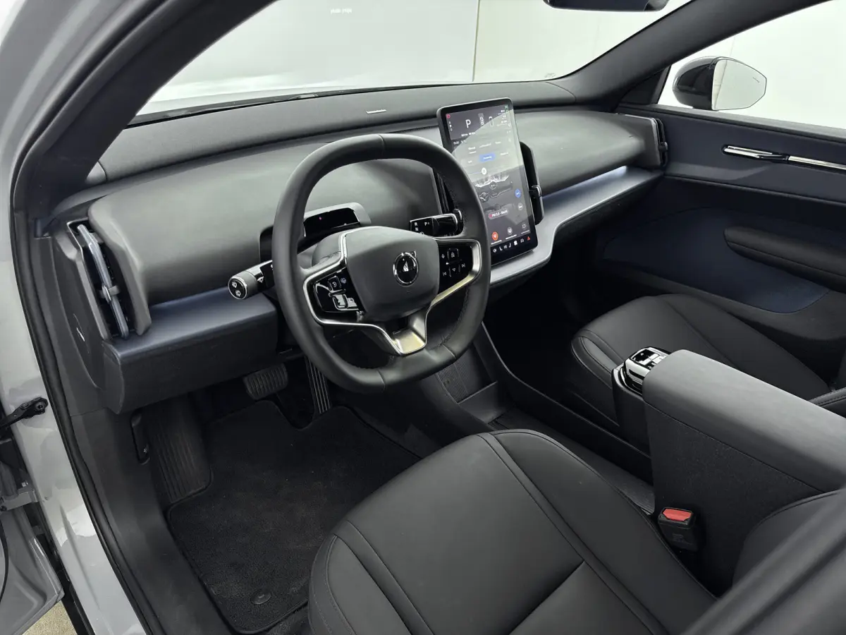 Single Motor Extended Range Plus 69 kWh | NL Auto | Dealer Onderhouden | Stoel + Stuurverwarming| Elektrisch stoelbediening met geheugen | Apple Carplay-Android Auto | Harman en Kardon | PDC