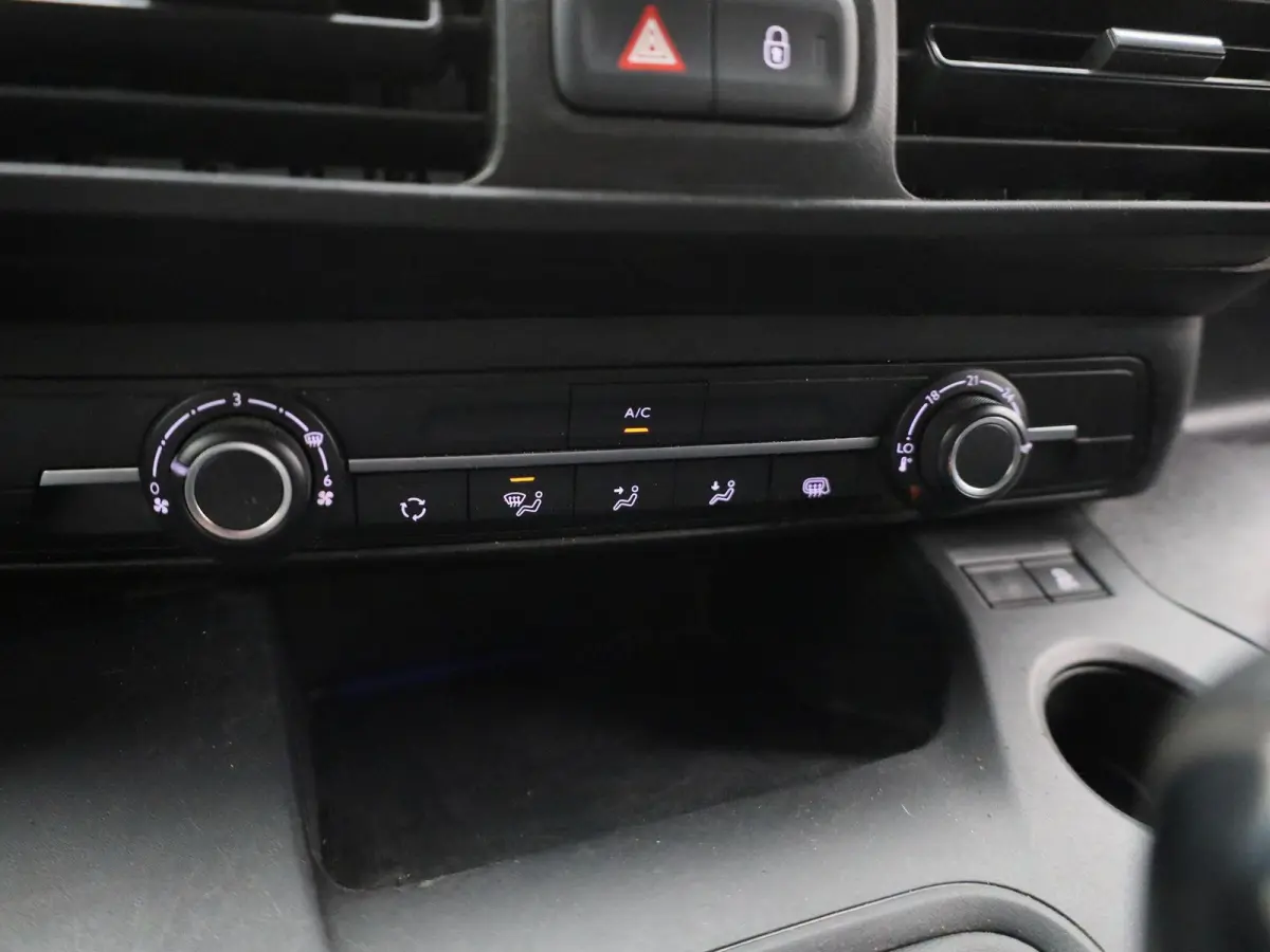 1.5D L1H1 Edition | Airconditioning | Bluetooth | Zijschuifdeur |