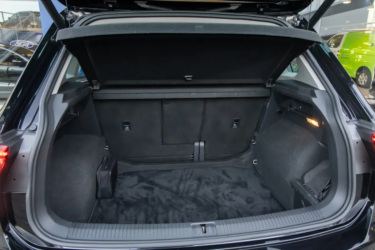 1.5 TSI Elegance | Trekhaak | Panodak | Cruise adaptief | Camera | Stoel+stuur verwarming | Matrix led | Elektrisch bedienbare achterklep | Achteruitrijcamera | Cruise control adaptief met S