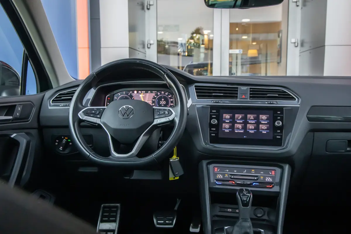 1.5 TSI Elegance | Trekhaak | Panodak | Cruise adaptief | Camera | Stoel+stuur verwarming | Matrix led | Elektrisch bedienbare achterklep | Achteruitrijcamera | Cruise control adaptief met S