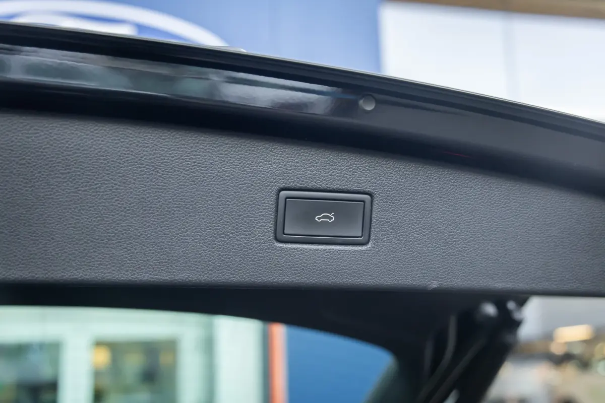 1.5 TSI Elegance | Trekhaak | Panodak | Cruise adaptief | Camera | Stoel+stuur verwarming | Matrix led | Elektrisch bedienbare achterklep | Achteruitrijcamera | Cruise control adaptief met S
