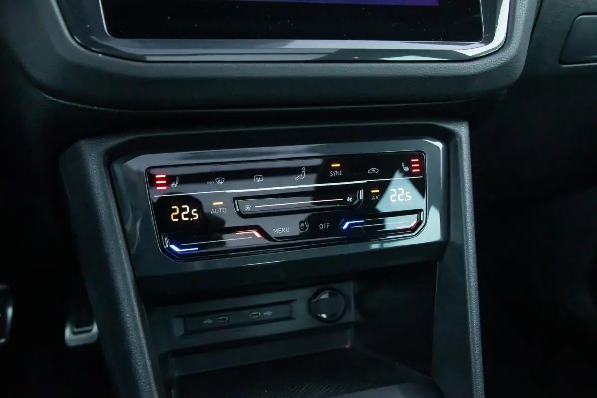 1.5 TSI Elegance | Trekhaak | Panodak | Cruise adaptief | Camera | Stoel+stuur verwarming | Matrix led | Elektrisch bedienbare achterklep | Achteruitrijcamera | Cruise control adaptief met S