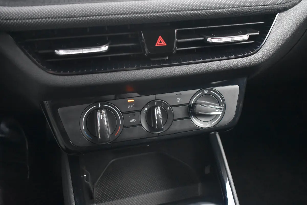 1.0 TSI 95PK Selection | PDC Achter | 15 inch lichtmetalen velgen | Apple Carplay & Android Auto | Lane assist | Verkeersbord herkenning | VERLENGDE GARANTIE