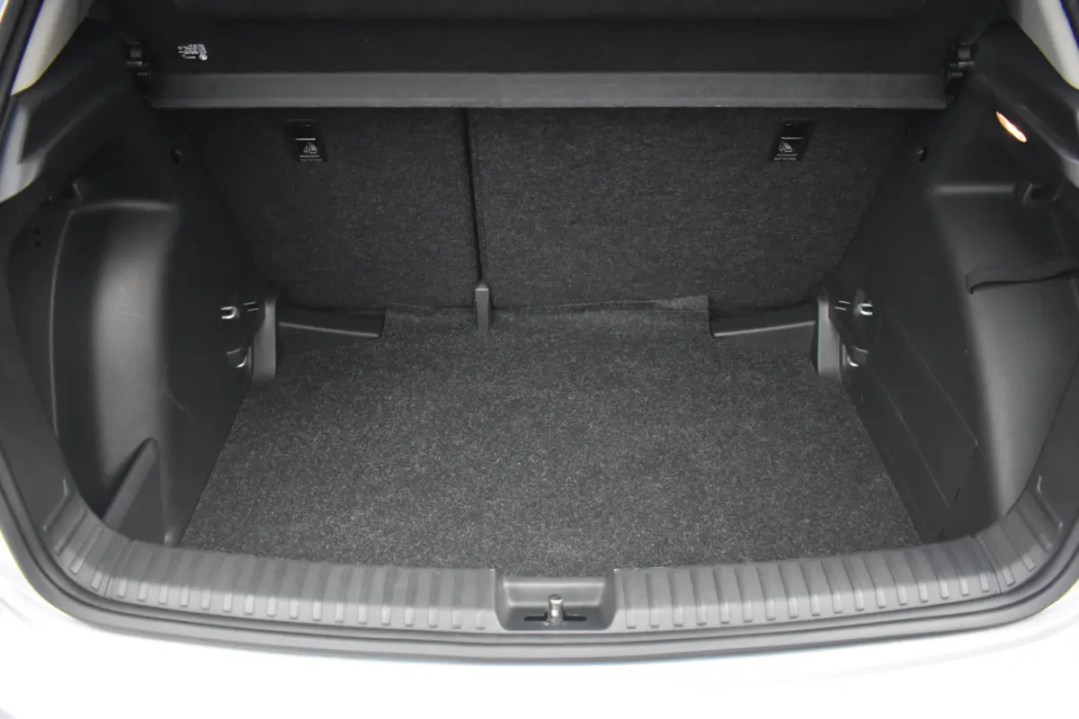 1.0 TSI 95PK Selection | PDC Achter | 15 inch lichtmetalen velgen | Apple Carplay & Android Auto | Lane assist | Verkeersbord herkenning | VERLENGDE GARANTIE