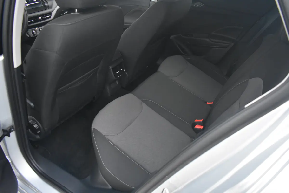 1.0 TSI 95PK Selection | PDC Achter | 15 inch lichtmetalen velgen | Apple Carplay & Android Auto | Lane assist | Verkeersbord herkenning | VERLENGDE GARANTIE