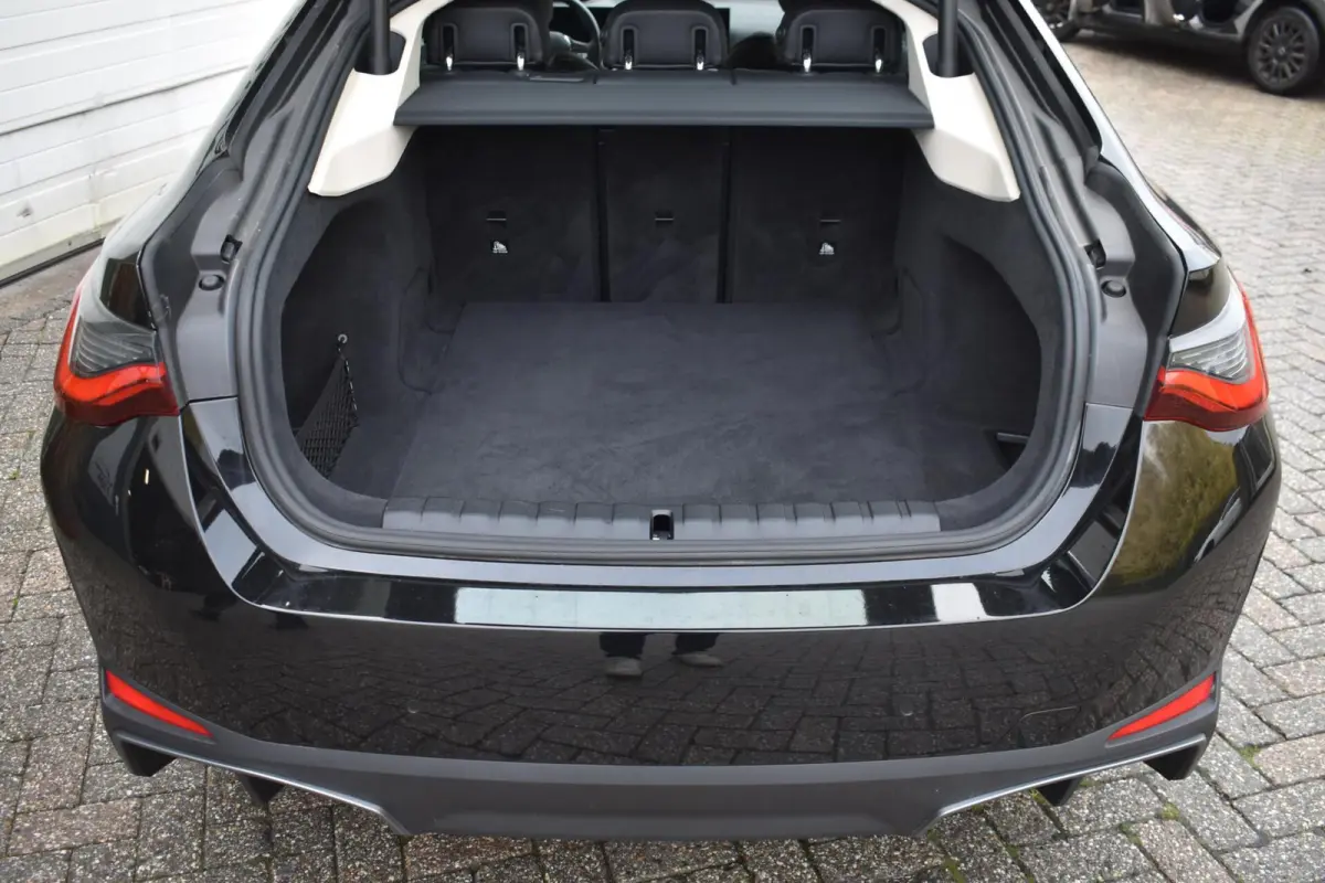 eDrive35 High Executive 70 kWh | Head UP | Camera | Origineel NL |