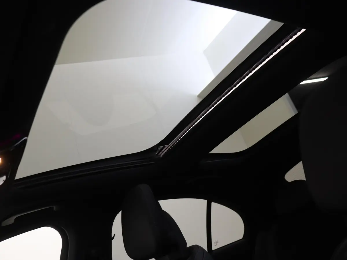 300 e Sport Edition Panoramadak / Rijassistentiepakket / 360 camera / Sluitbekrachtiging