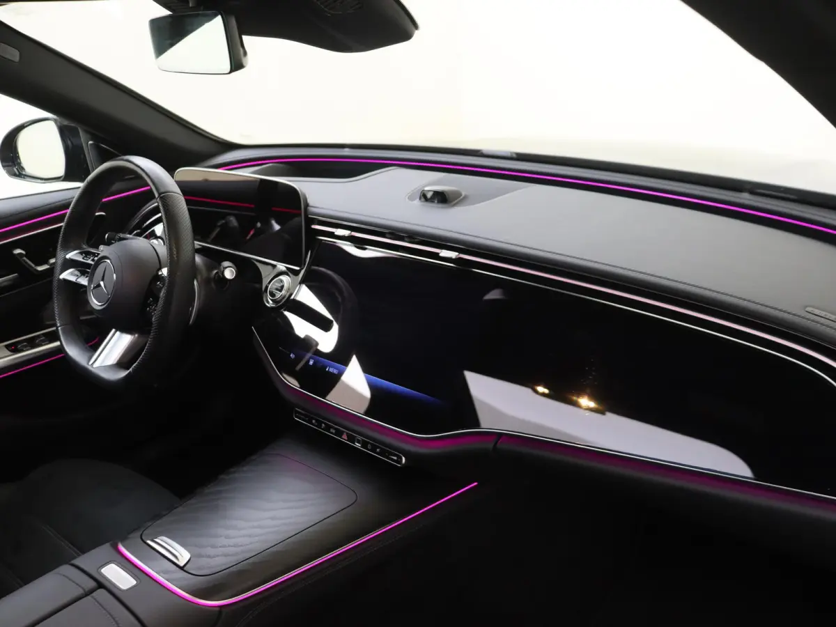 300 e Sport Edition Panoramadak / Rijassistentiepakket / 360 camera / Sluitbekrachtiging