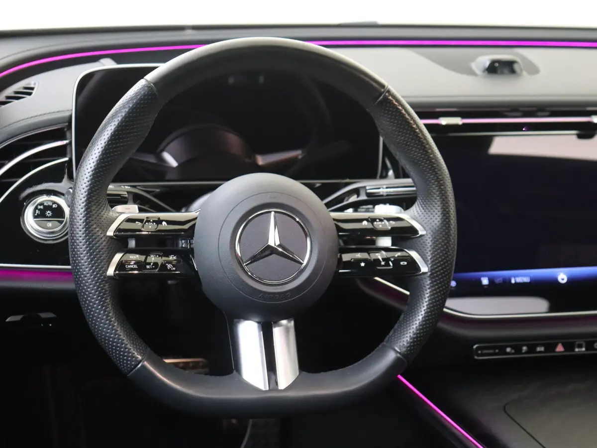 300 e Sport Edition Panoramadak / Rijassistentiepakket / 360 camera / Sluitbekrachtiging