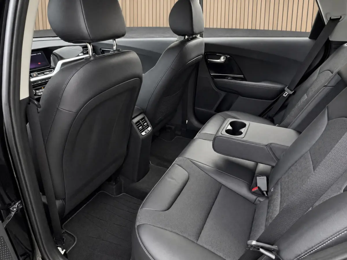 1.6 GDi Hybrid DynamicLine Dealer onderhouden | Navigatie | ACC | Climate control | Superzuinig | HEV |