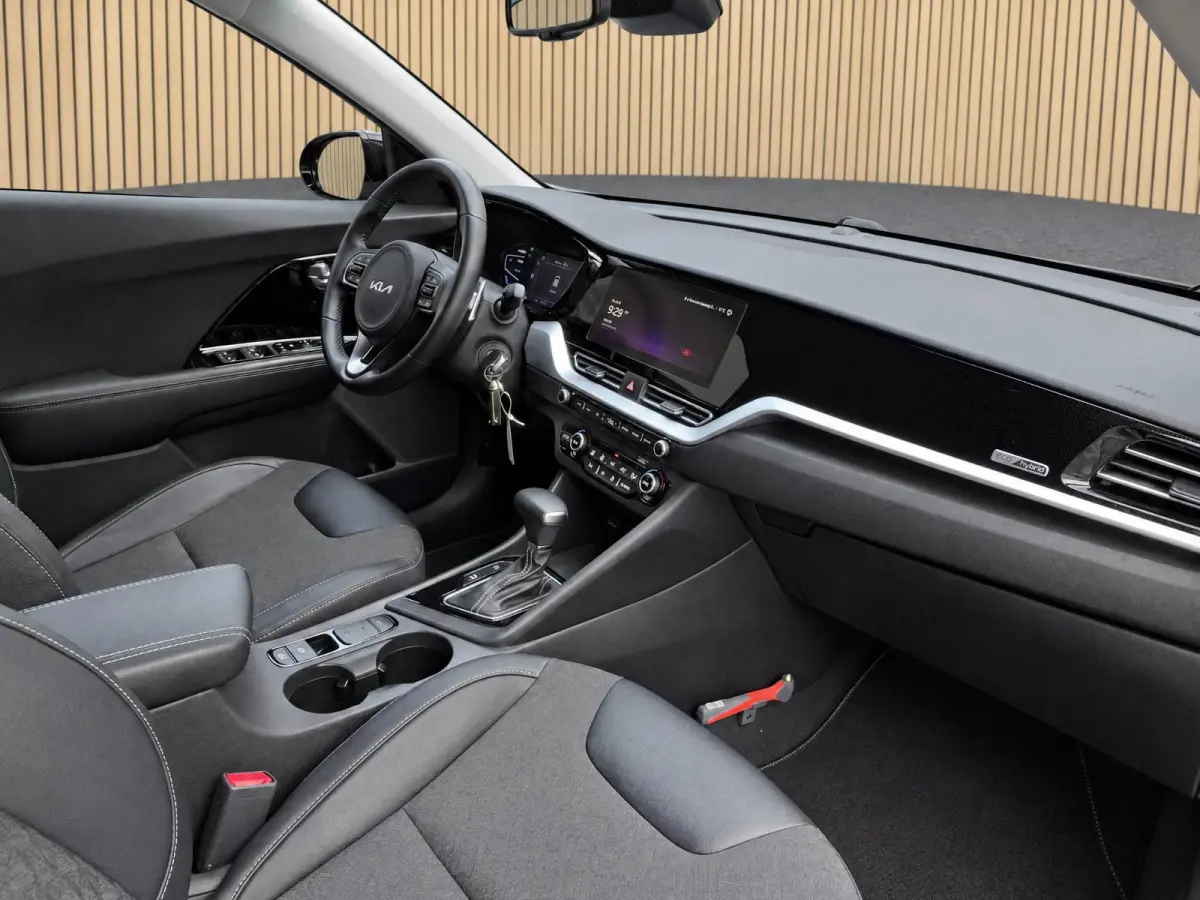 1.6 GDi Hybrid DynamicLine Dealer onderhouden | Navigatie | ACC | Climate control | Superzuinig | HEV |