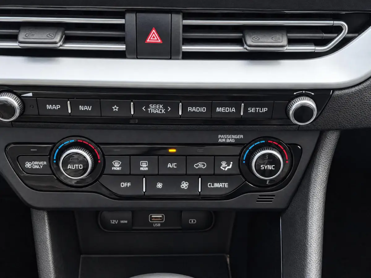 1.6 GDi Hybrid DynamicLine Dealer onderhouden | Navigatie | ACC | Climate control | Superzuinig | HEV |