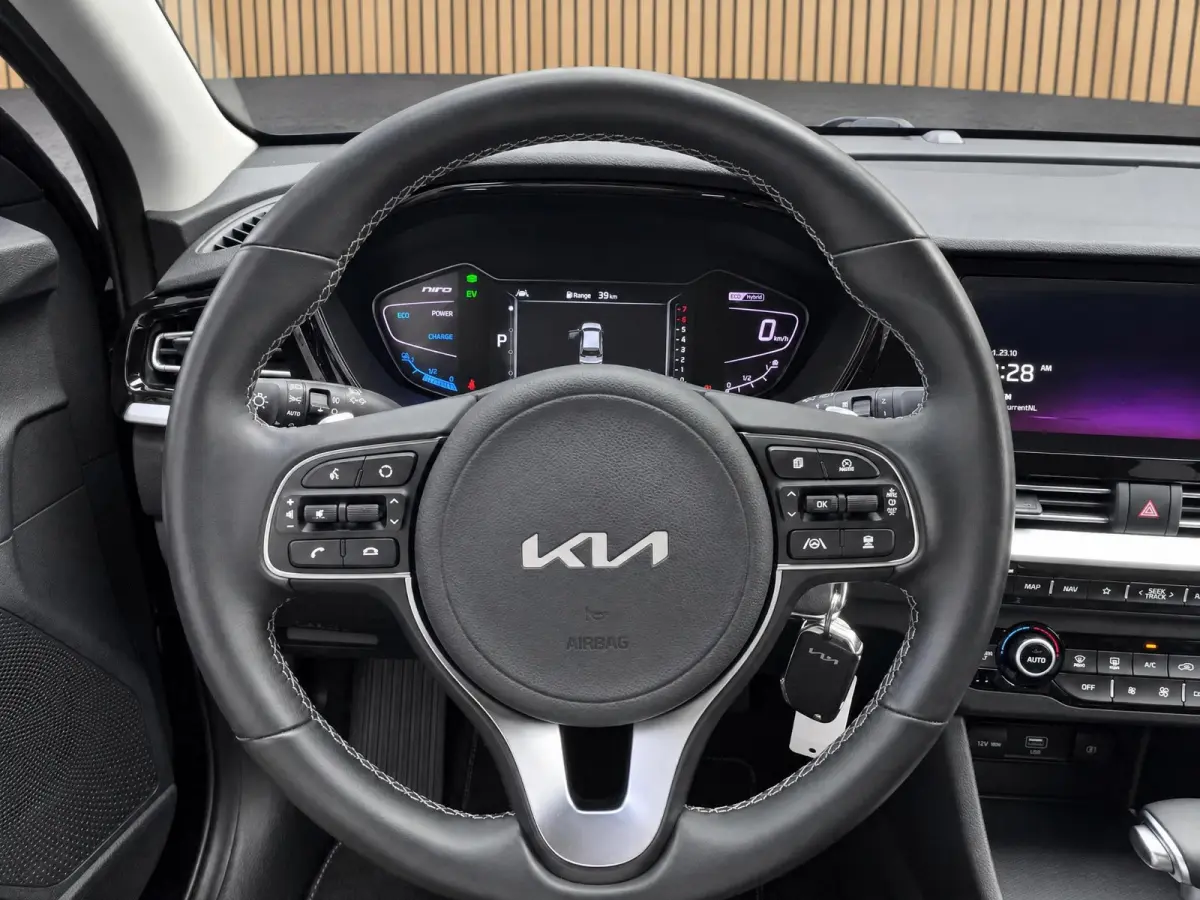 1.6 GDi Hybrid DynamicLine Dealer onderhouden | Navigatie | ACC | Climate control | Superzuinig | HEV |