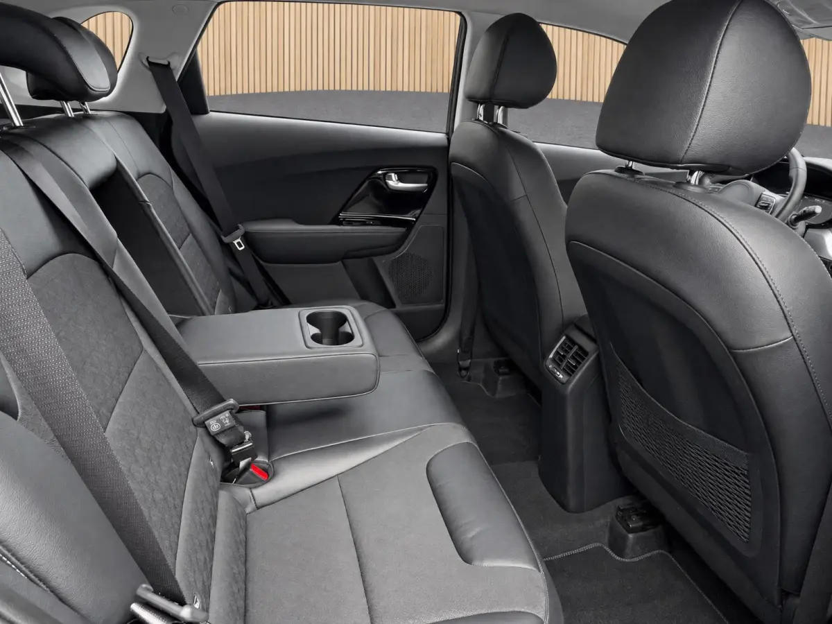 1.6 GDi Hybrid DynamicLine Dealer onderhouden | Navigatie | ACC | Climate control | Superzuinig | HEV |