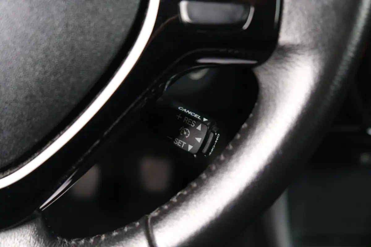 1.0 e-VTi Allure Navi Cruise CAM DAB+ Keyless