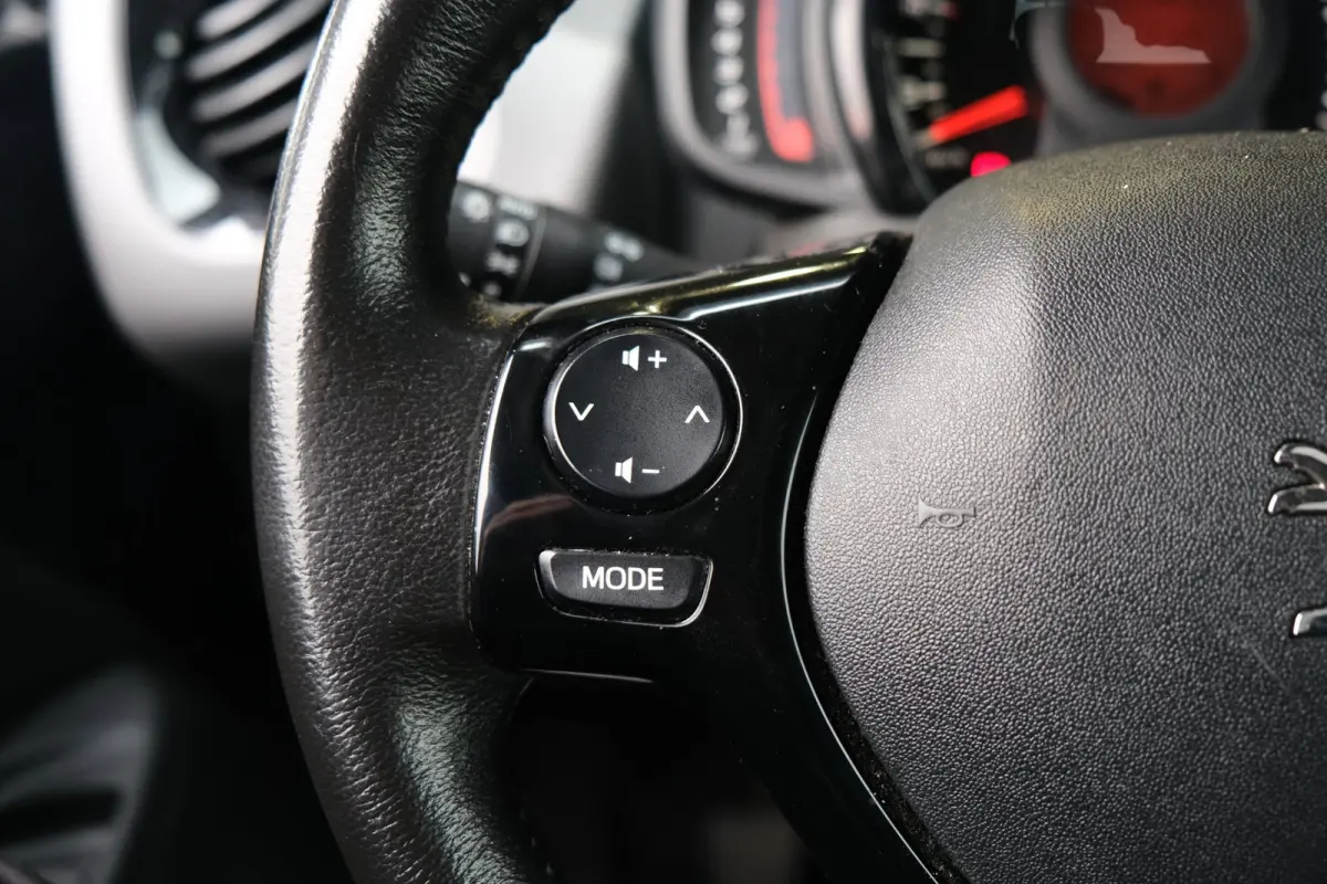 1.0 e-VTi Allure Navi Cruise CAM DAB+ Keyless