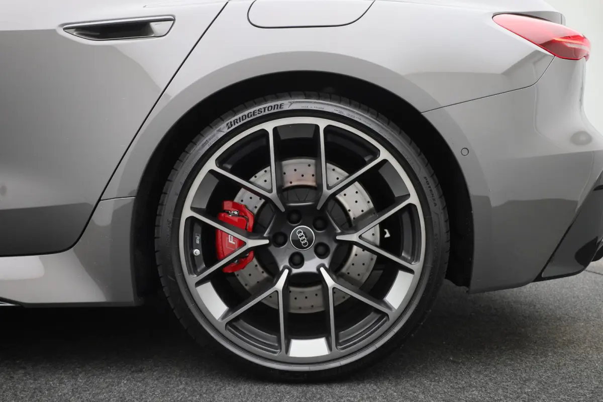RS 5 Avant e-hybrid quattro 639 PK | RS-sportuitlaat | RS-sportstoel plus | Audi Sportpakket | Panoramadak | 360 Camera | Bang & Olufsen | Trekhaak | Stoelverwarming | MMI bijrijdersdisplay 