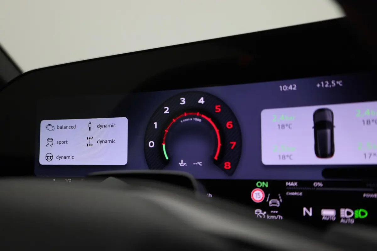 RS 5 Avant e-hybrid quattro 639 PK | RS-sportuitlaat | RS-sportstoel plus | Audi Sportpakket | Panoramadak | 360 Camera | Bang & Olufsen | Trekhaak | Stoelverwarming | MMI bijrijdersdisplay 