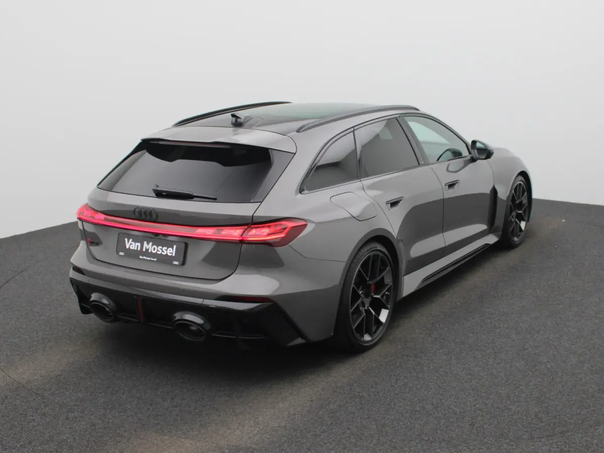 RS 5 Avant e-hybrid quattro 639 PK | RS-sportuitlaat | RS-sportstoel plus | Audi Sportpakket | Panoramadak | 360 Camera | Bang & Olufsen | Trekhaak | Stoelverwarming | MMI bijrijdersdisplay 