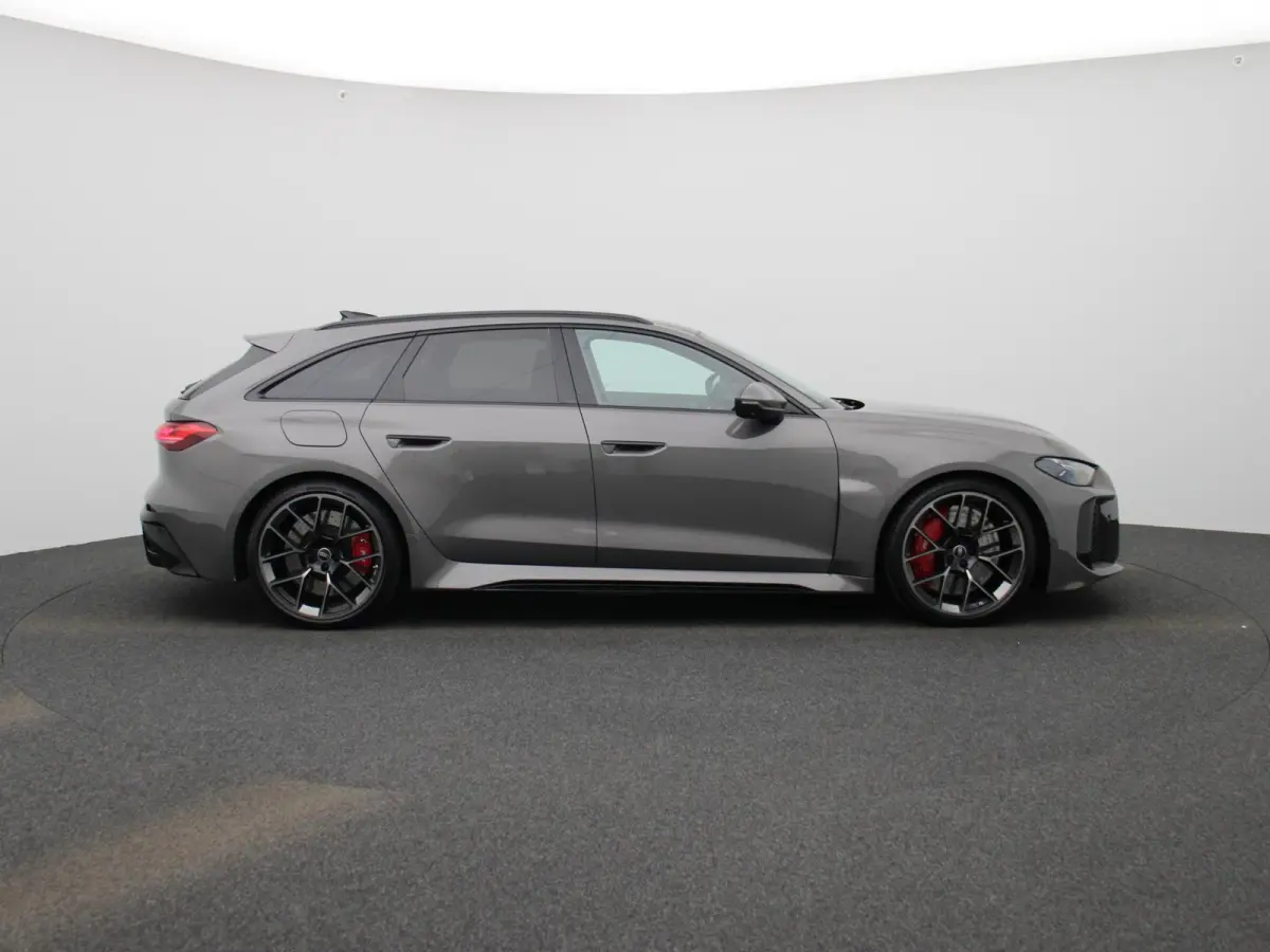 RS 5 Avant e-hybrid quattro 639 PK | RS-sportuitlaat | RS-sportstoel plus | Audi Sportpakket | Panoramadak | 360 Camera | Bang & Olufsen | Trekhaak | Stoelverwarming | MMI bijrijdersdisplay 