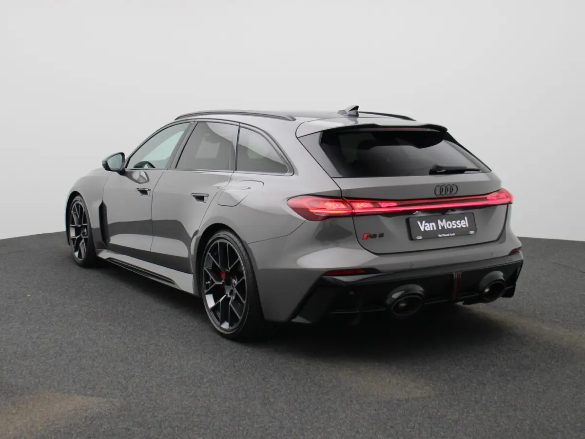 RS 5 Avant e-hybrid quattro 639 PK | RS-sportuitlaat | RS-sportstoel plus | Audi Sportpakket | Panoramadak | 360 Camera | Bang & Olufsen | Trekhaak | Stoelverwarming | MMI bijrijdersdisplay 