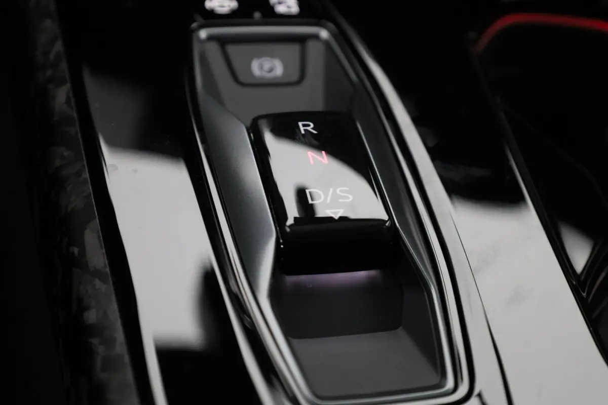 RS 5 Avant e-hybrid quattro 639 PK | RS-sportuitlaat | RS-sportstoel plus | Audi Sportpakket | Panoramadak | 360 Camera | Bang & Olufsen | Trekhaak | Stoelverwarming | MMI bijrijdersdisplay 