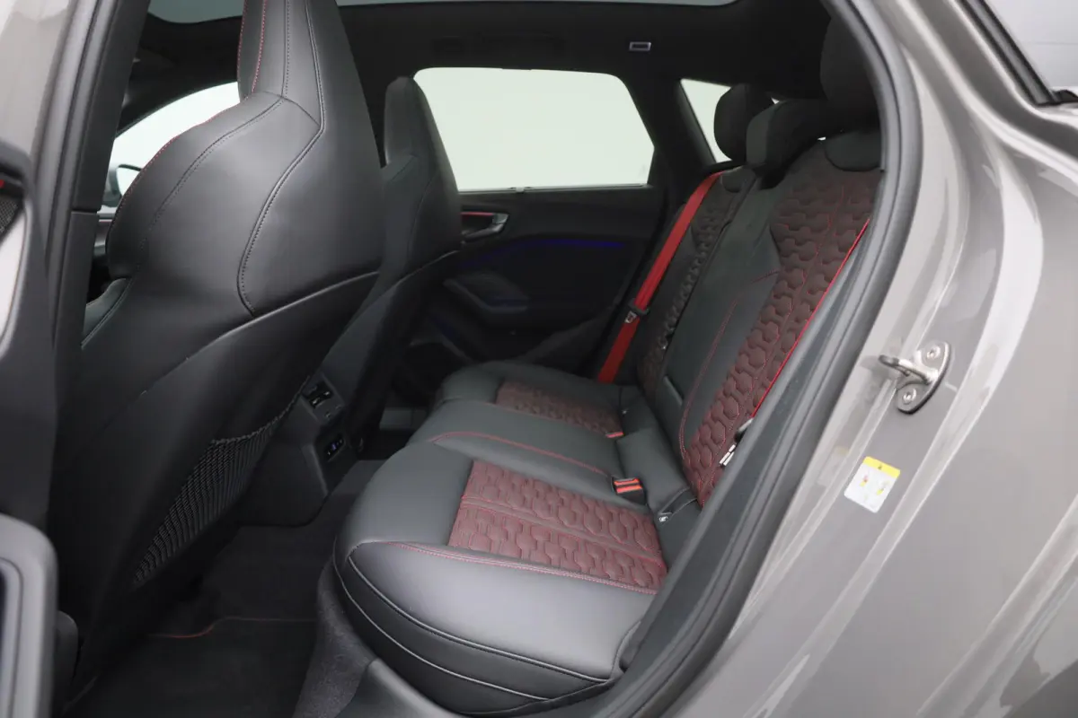 RS 5 Avant e-hybrid quattro 639 PK | RS-sportuitlaat | RS-sportstoel plus | Audi Sportpakket | Panoramadak | 360 Camera | Bang & Olufsen | Trekhaak | Stoelverwarming | MMI bijrijdersdisplay 