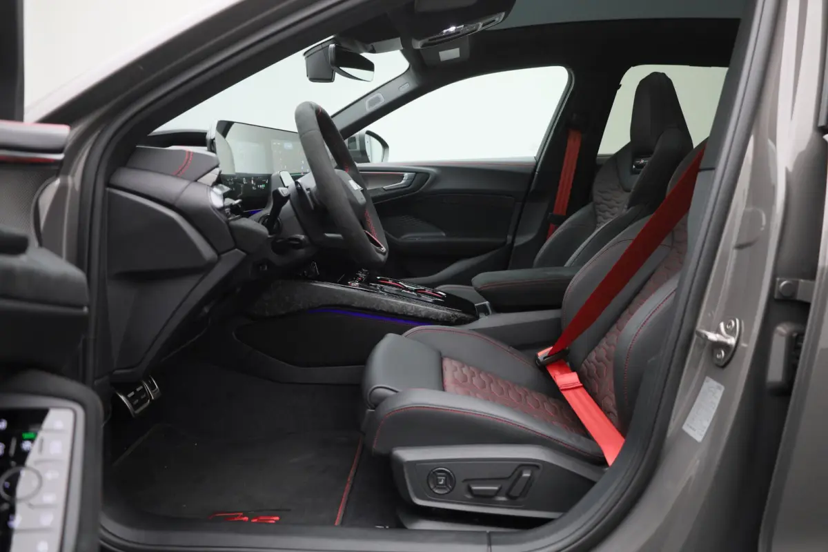 RS 5 Avant e-hybrid quattro 639 PK | RS-sportuitlaat | RS-sportstoel plus | Audi Sportpakket | Panoramadak | 360 Camera | Bang & Olufsen | Trekhaak | Stoelverwarming | MMI bijrijdersdisplay 